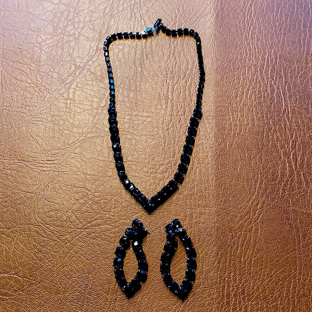 Necklace & Earrings ensemble